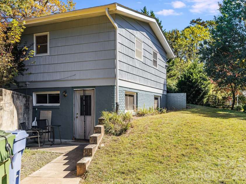 26 Elkmont Drive, Asheville, NC 28804.  MLS# CAR4386925, YatesRealty ID 53584. 