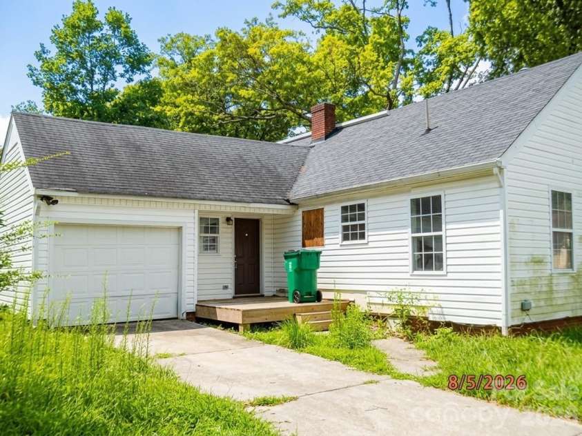2101 Camp Greene Street, Charlotte, NC 28208.  MLS# CAR4429152, YatesRealty ID 53586. 