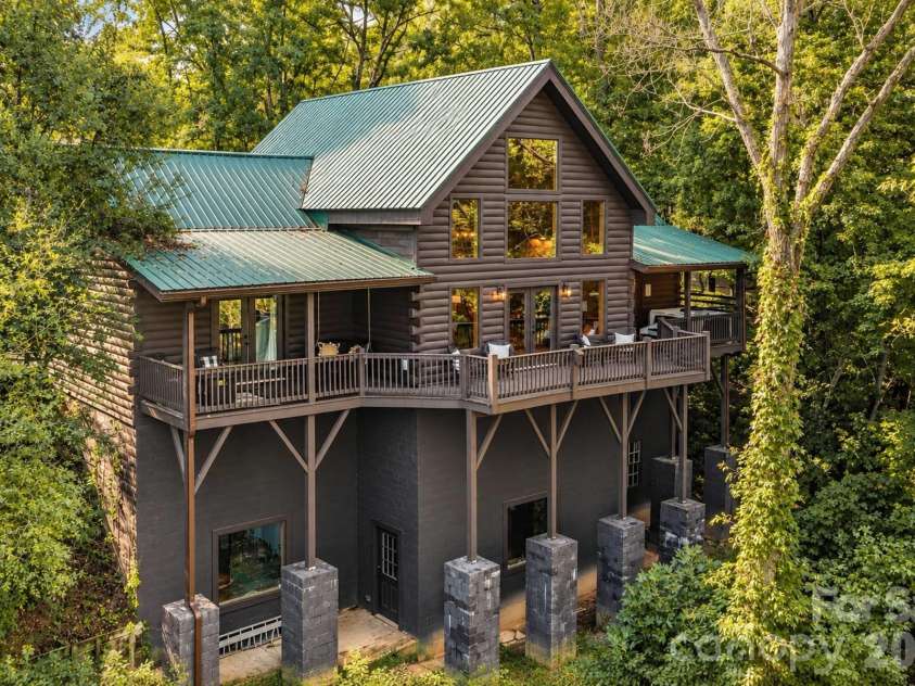 240 Fortner Avenue, Bryson City, NC 28713.  MLS# CAR4429372, YatesRealty ID 53587. 