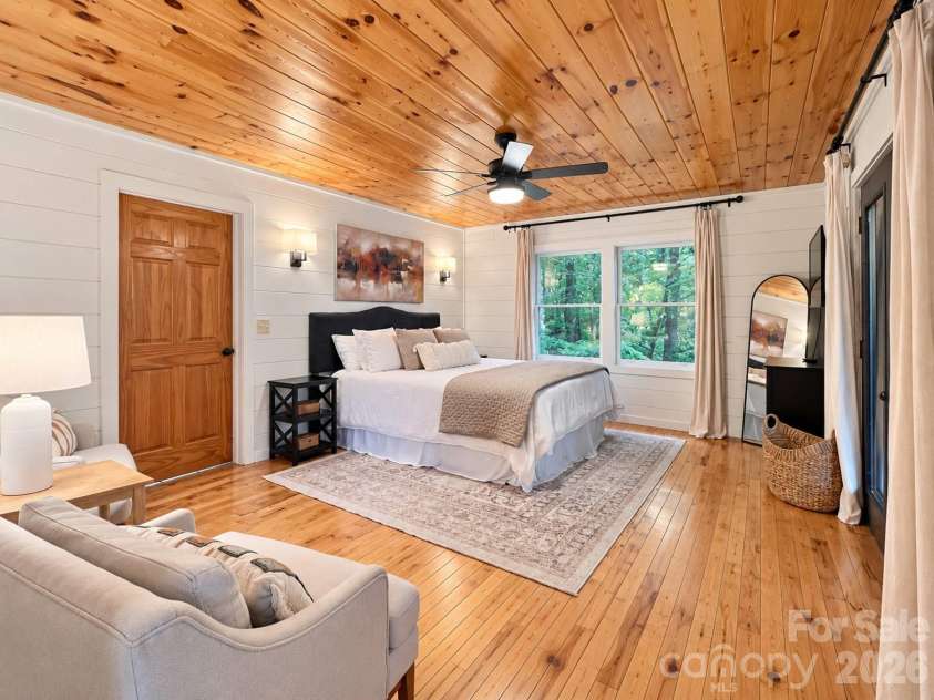 240 Fortner Avenue, Bryson City, NC 28713.  MLS# CAR4429372, YatesRealty ID 53587. 