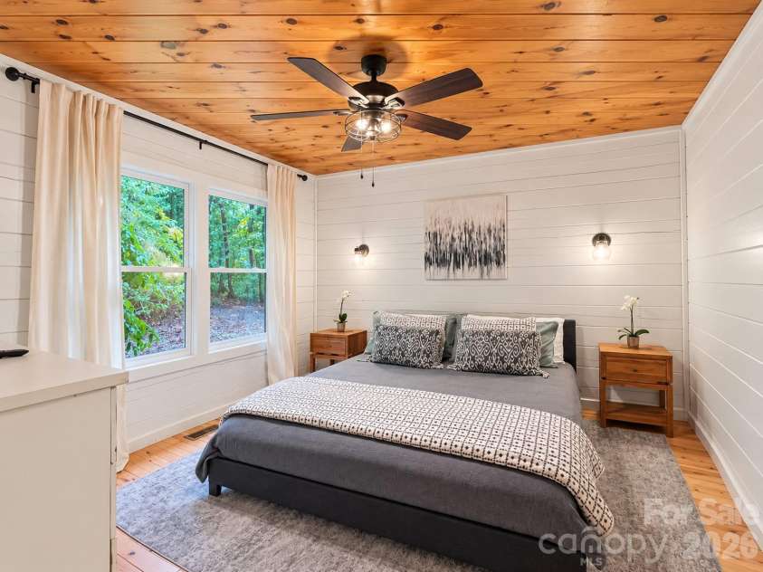 240 Fortner Avenue, Bryson City, NC 28713.  MLS# CAR4429372, YatesRealty ID 53587. 