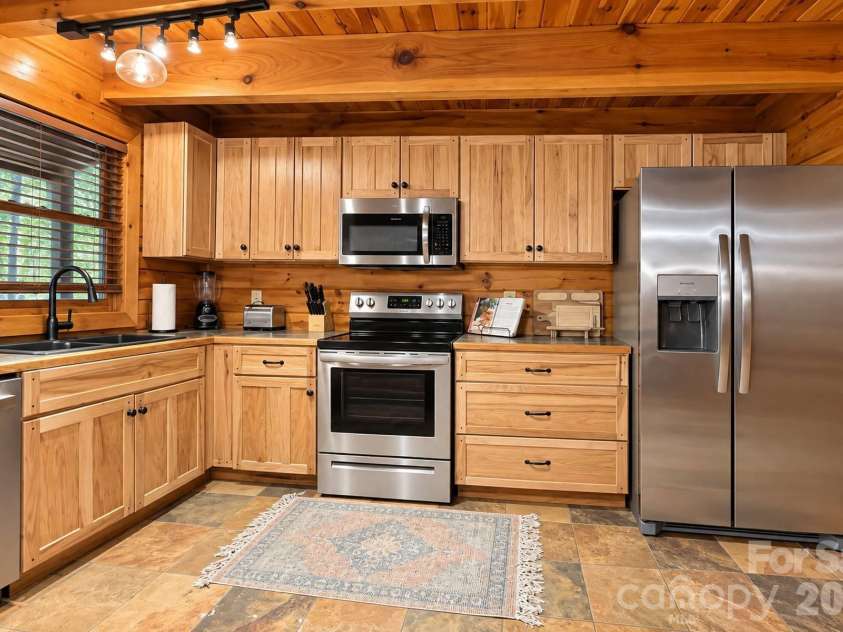 240 Fortner Avenue, Bryson City, NC 28713.  MLS# CAR4429372, YatesRealty ID 53587. Kitchn