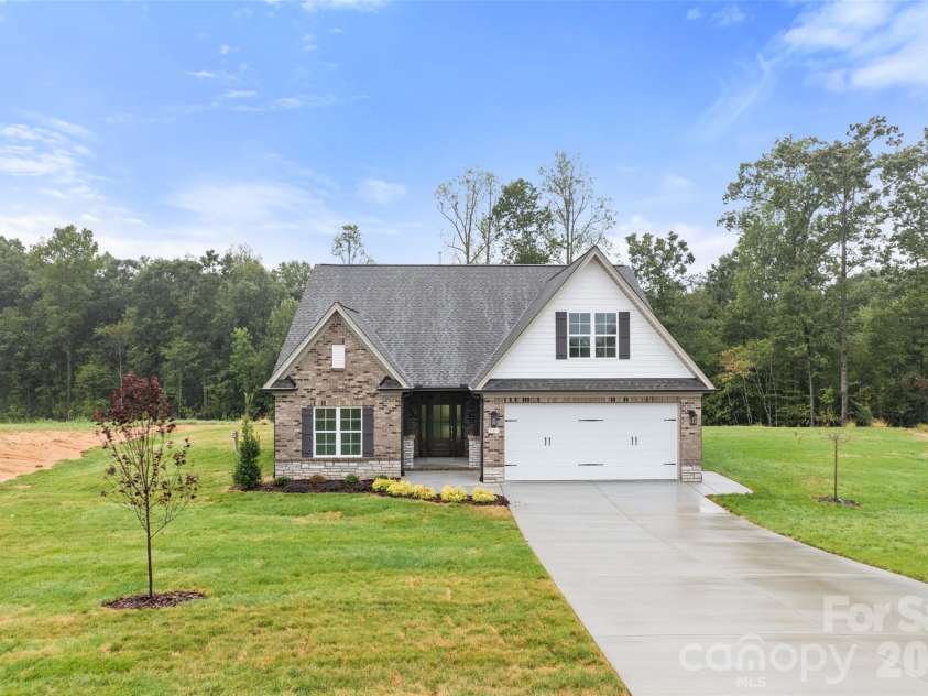 261 Avian Lane, Winston Salem, NC 27127.  MLS# CAR4429356, YatesRealty ID 53588. 
