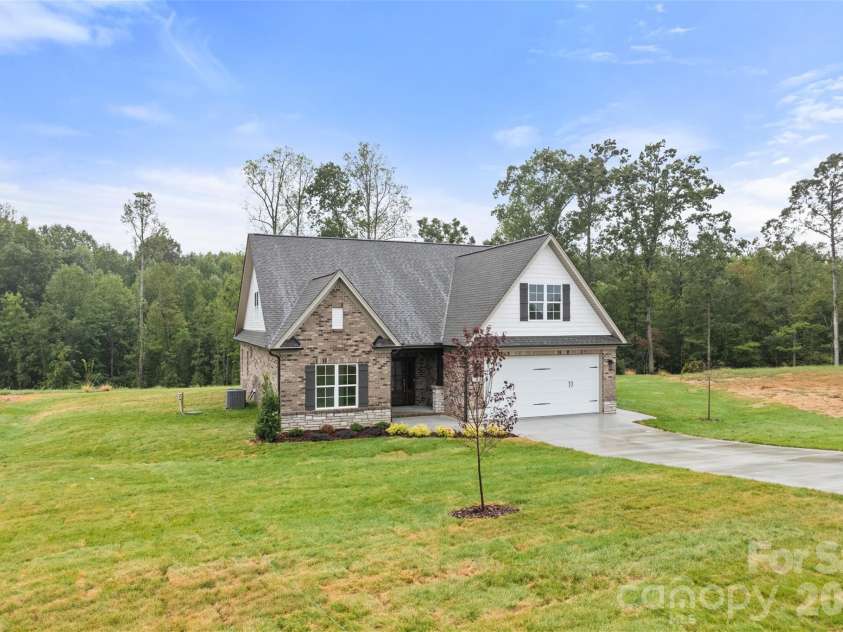 261 Avian Lane, Winston Salem, NC 27127.  MLS# CAR4429356, YatesRealty ID 53588. 
