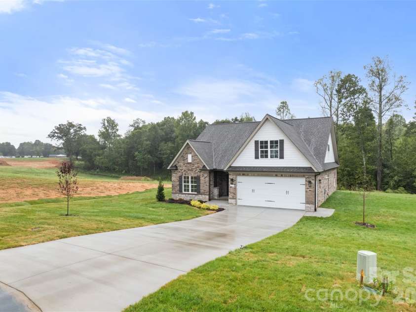 261 Avian Lane, Winston Salem, NC 27127.  MLS# CAR4429356, YatesRealty ID 53588. 