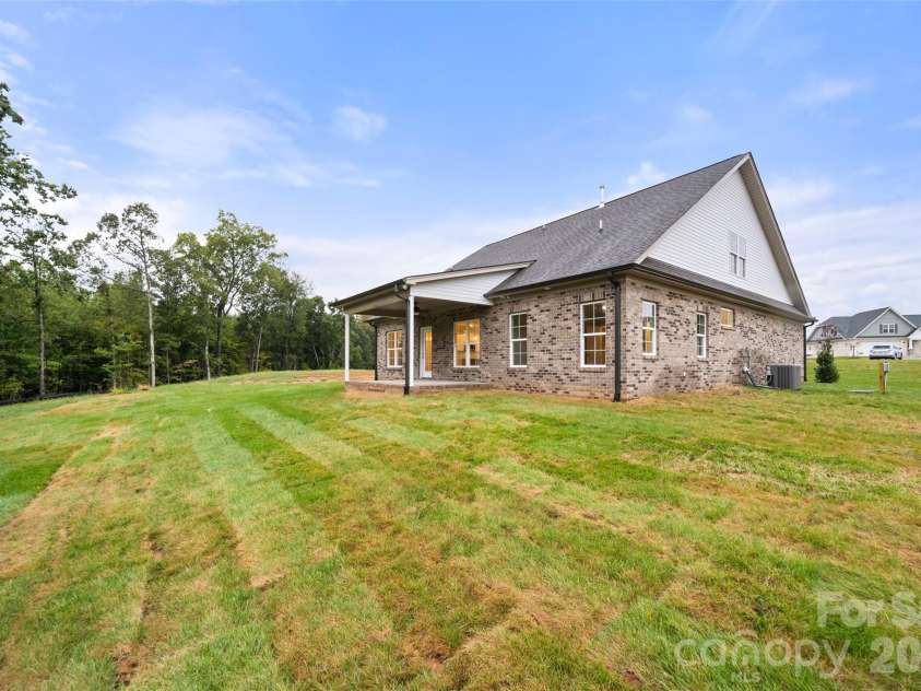 261 Avian Lane, Winston Salem, NC 27127.  MLS# CAR4429356, YatesRealty ID 53588. 