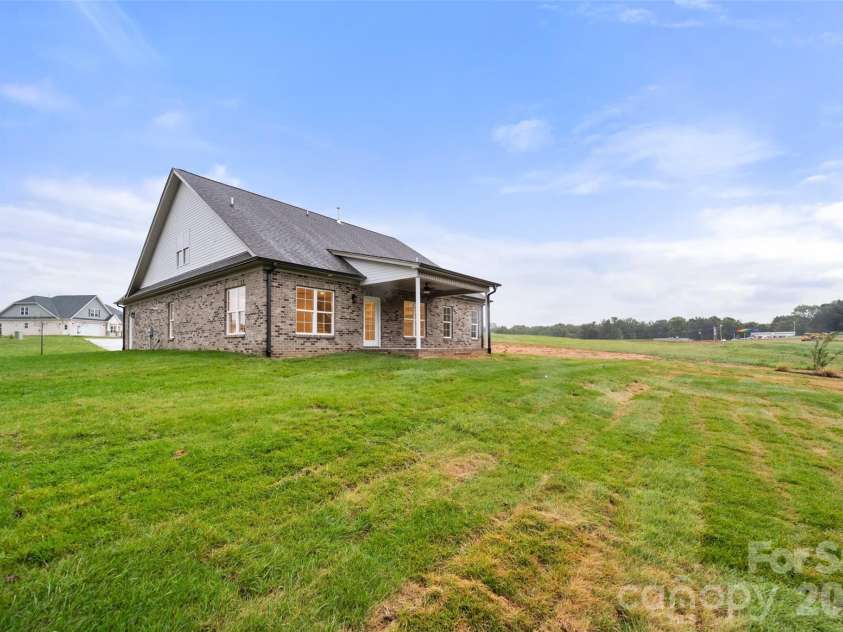 261 Avian Lane, Winston Salem, NC 27127.  MLS# CAR4429356, YatesRealty ID 53588. 