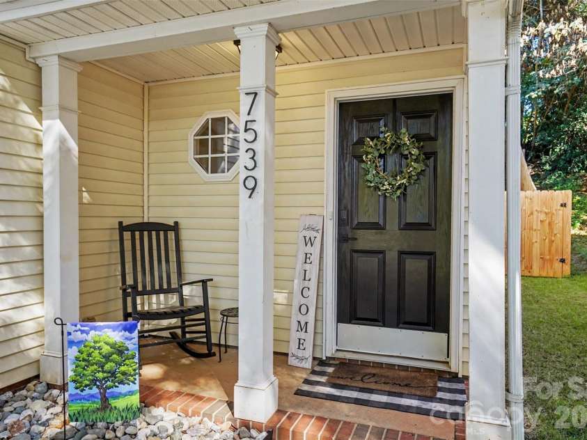 7539 Lady Liberty Lane, Charlotte, NC 28217.  MLS# CAR4428073, YatesRealty ID 53589. Front Porch