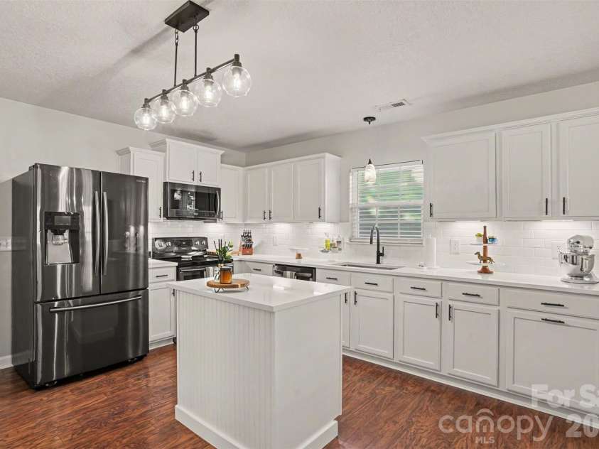 7539 Lady Liberty Lane, Charlotte, NC 28217.  MLS# CAR4428073, YatesRealty ID 53589. Kitchen