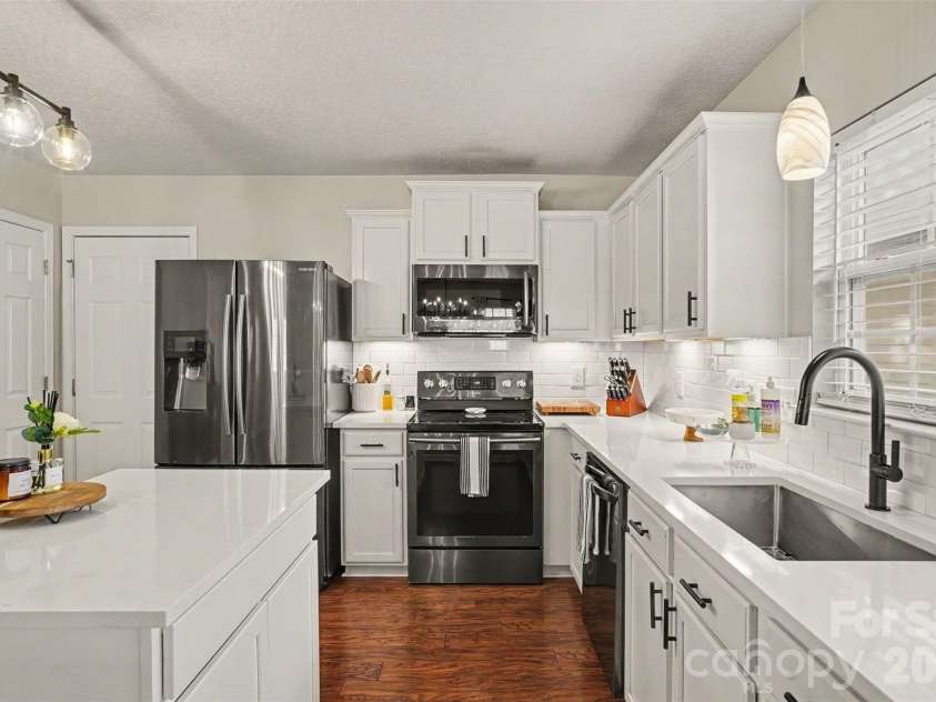 7539 Lady Liberty Lane, Charlotte, NC 28217.  MLS# CAR4428073, YatesRealty ID 53589. Kitchen