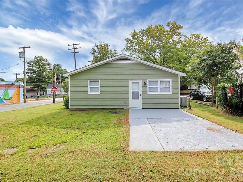 212 Kerr Street, Concord, NC 28025.  MLS# CAR4429514, YatesRealty ID 53590. 