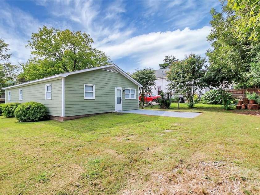 212 Kerr Street, Concord, NC 28025.  MLS# CAR4429514, YatesRealty ID 53590. 
