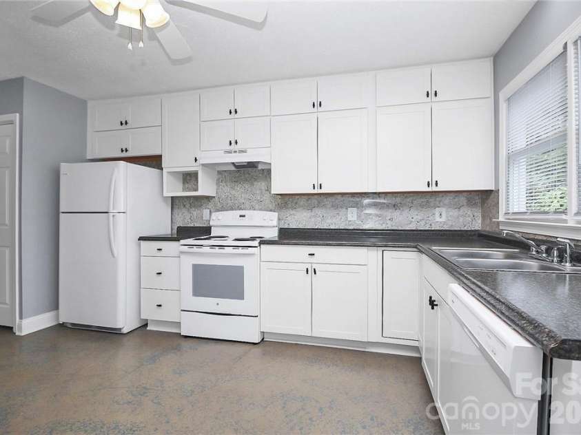 212 Kerr Street, Concord, NC 28025.  MLS# CAR4429514, YatesRealty ID 53590. 