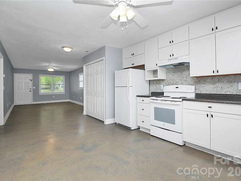 212 Kerr Street, Concord, NC 28025.  MLS# CAR4429514, YatesRealty ID 53590. 