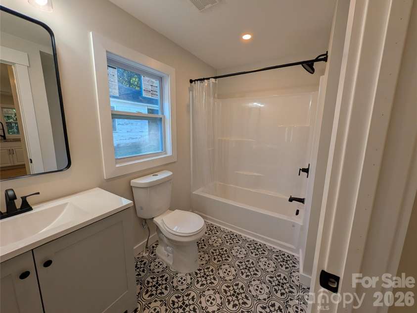 213 Rice Street, Kannapolis, NC 28081.  MLS# CAR4429234, YatesRealty ID 53591. 