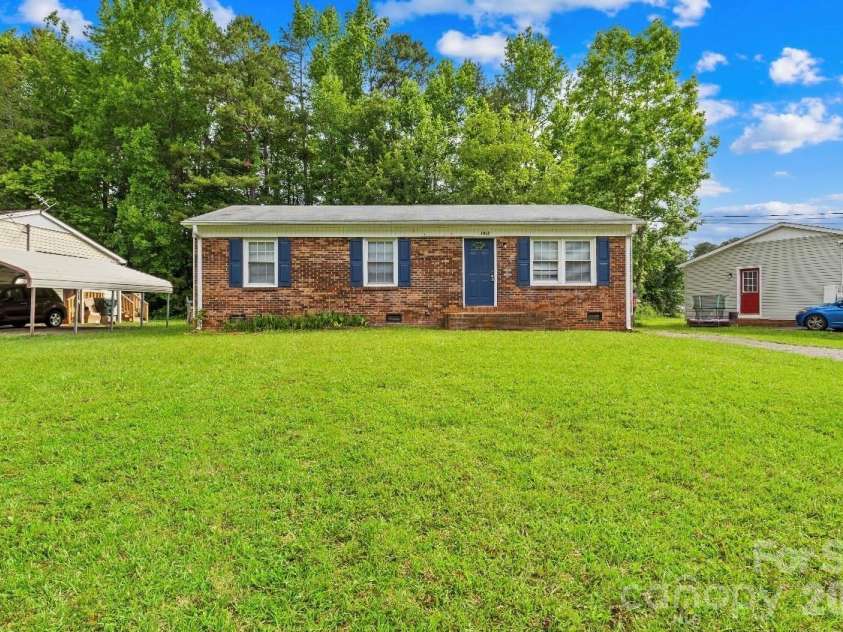 1812 Alpine Drive, Kings Mountain, NC 28086.  MLS# CAR4398960, YatesRealty ID 53592. 