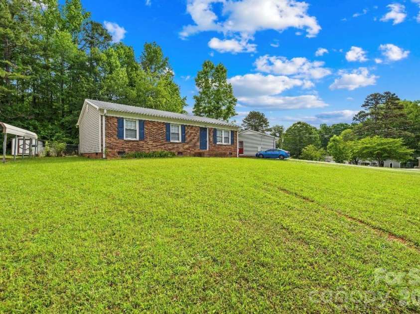 1812 Alpine Drive, Kings Mountain, NC 28086.  MLS# CAR4398960, YatesRealty ID 53592. 