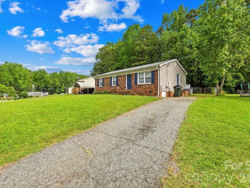 1812 Alpine Drive, Kings Mountain, NC 28086.  MLS# CAR4398960, YatesRealty ID 53592. 