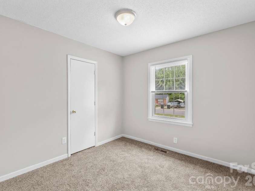 1812 Alpine Drive, Kings Mountain, NC 28086.  MLS# CAR4398960, YatesRealty ID 53592. 