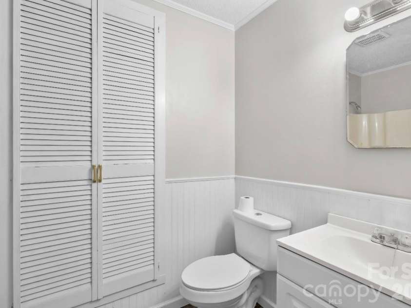 1812 Alpine Drive, Kings Mountain, NC 28086.  MLS# CAR4398960, YatesRealty ID 53592. 