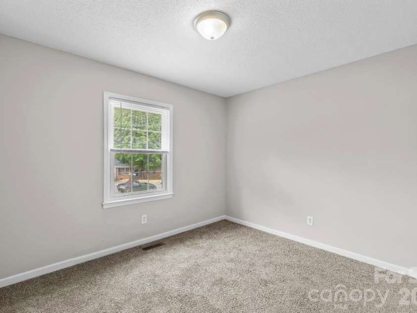 1812 Alpine Drive, Kings Mountain, NC 28086.  MLS# CAR4398960, YatesRealty ID 53592. 