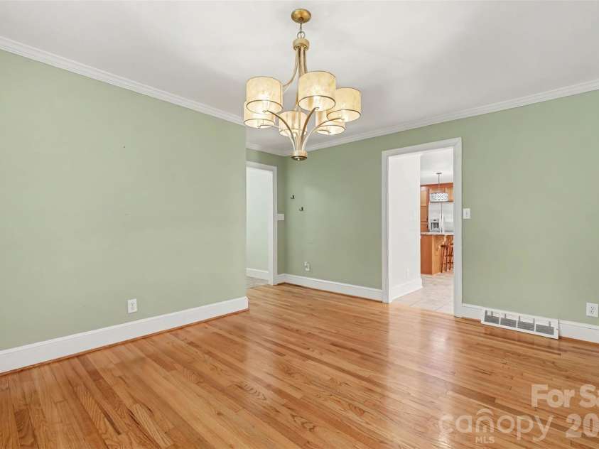827 Ferndale Drive, Statesville, NC 28677.  MLS# CAR4424302, YatesRealty ID 53596. 