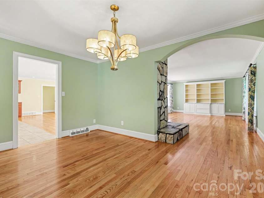 827 Ferndale Drive, Statesville, NC 28677.  MLS# CAR4424302, YatesRealty ID 53596. 