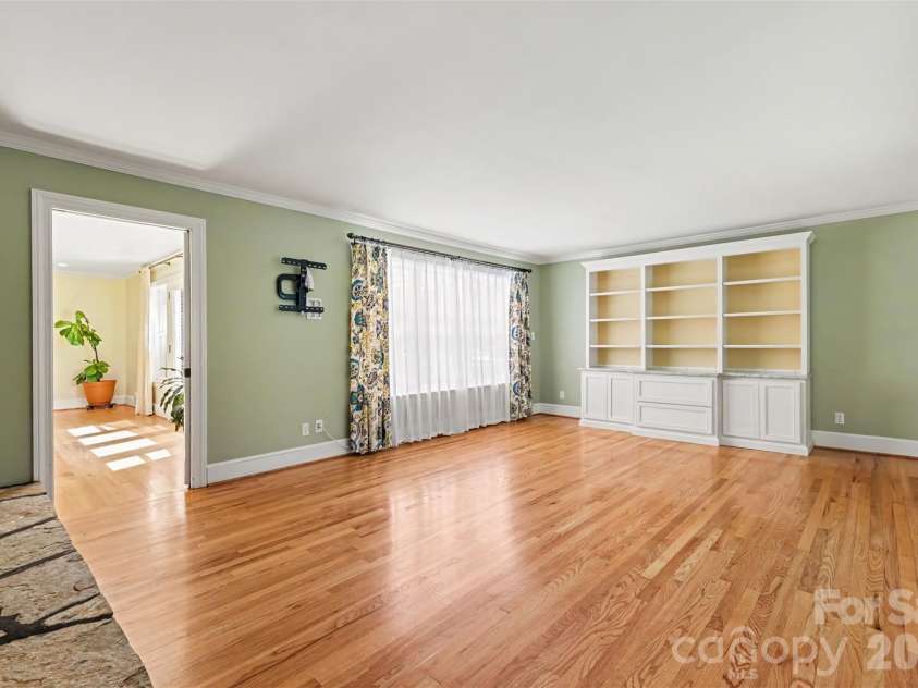 827 Ferndale Drive, Statesville, NC 28677.  MLS# CAR4424302, YatesRealty ID 53596. 