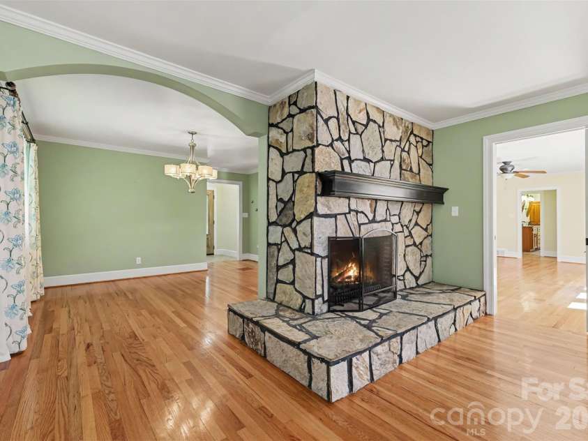 827 Ferndale Drive, Statesville, NC 28677.  MLS# CAR4424302, YatesRealty ID 53596. 