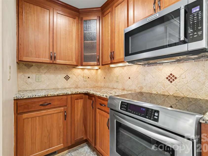 827 Ferndale Drive, Statesville, NC 28677.  MLS# CAR4424302, YatesRealty ID 53596. 
