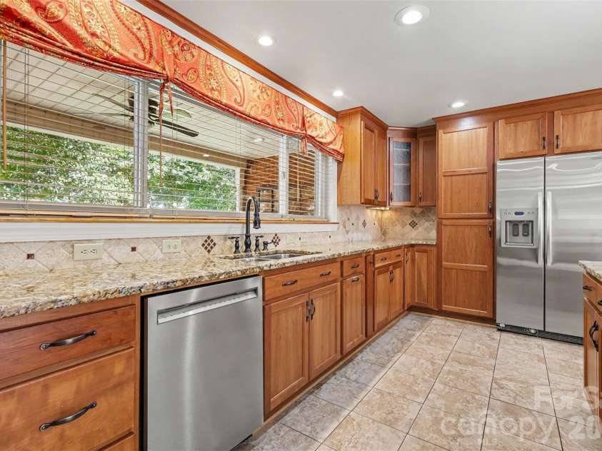 827 Ferndale Drive, Statesville, NC 28677.  MLS# CAR4424302, YatesRealty ID 53596. 