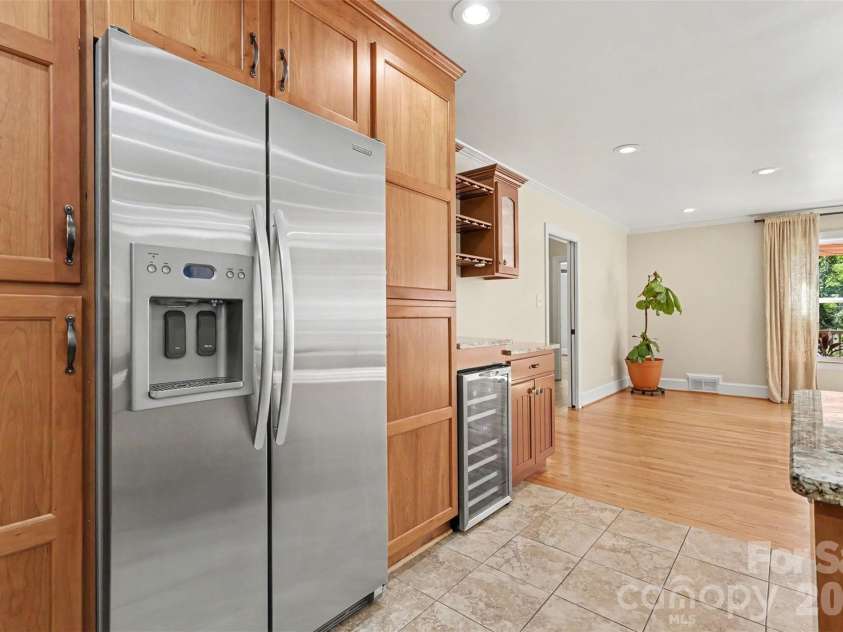 827 Ferndale Drive, Statesville, NC 28677.  MLS# CAR4424302, YatesRealty ID 53596. 