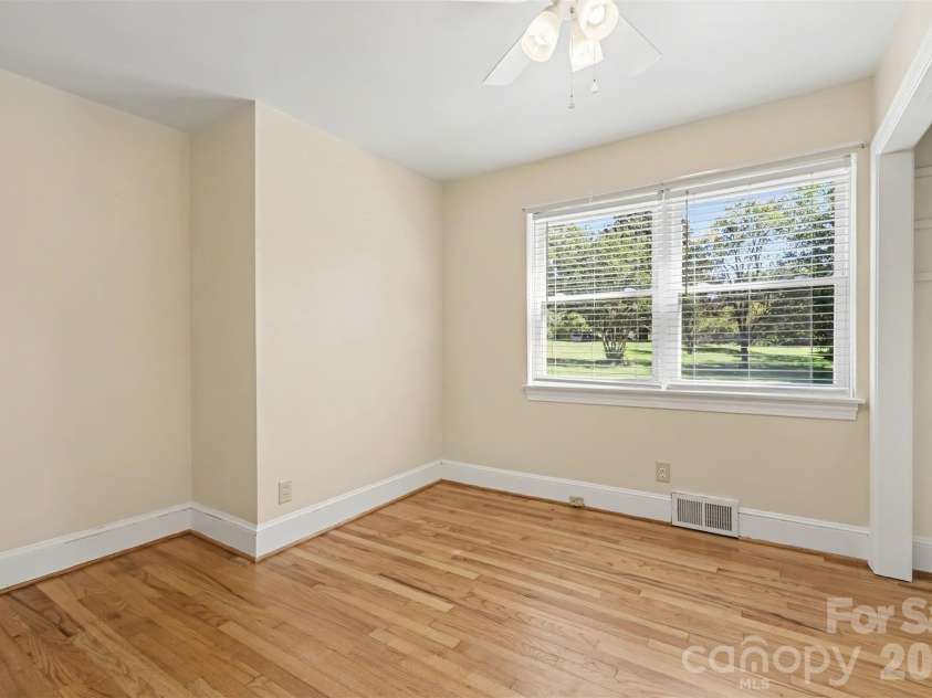 827 Ferndale Drive, Statesville, NC 28677.  MLS# CAR4424302, YatesRealty ID 53596. 
