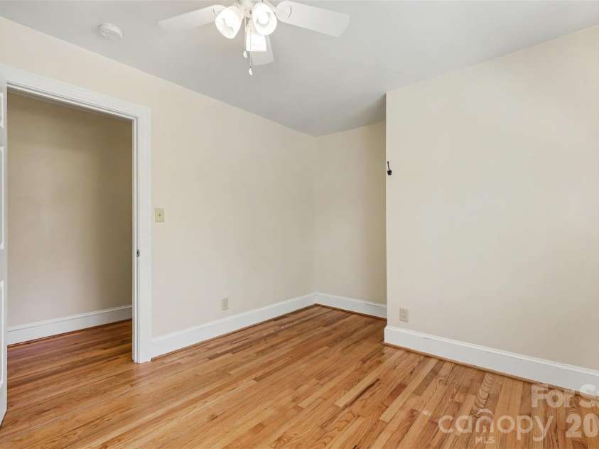 827 Ferndale Drive, Statesville, NC 28677.  MLS# CAR4424302, YatesRealty ID 53596. 