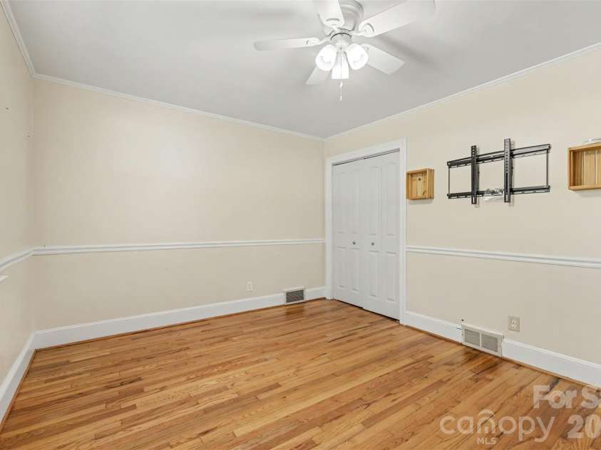 827 Ferndale Drive, Statesville, NC 28677.  MLS# CAR4424302, YatesRealty ID 53596. 