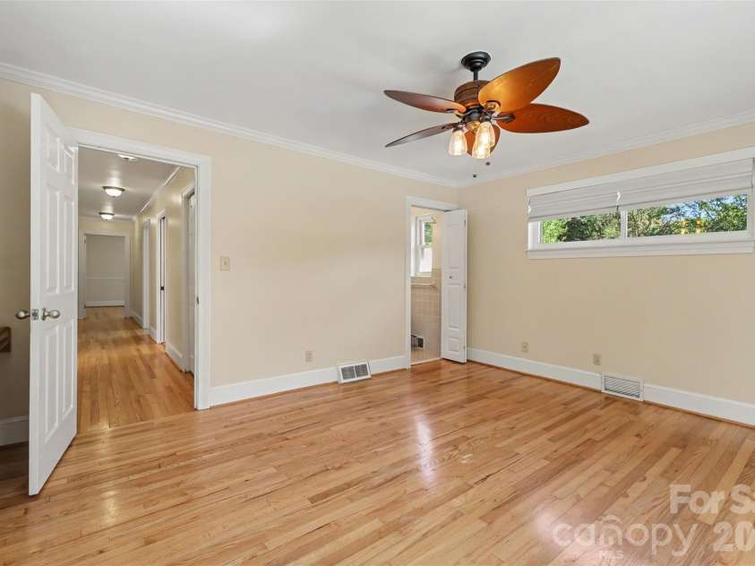827 Ferndale Drive, Statesville, NC 28677.  MLS# CAR4424302, YatesRealty ID 53596. 