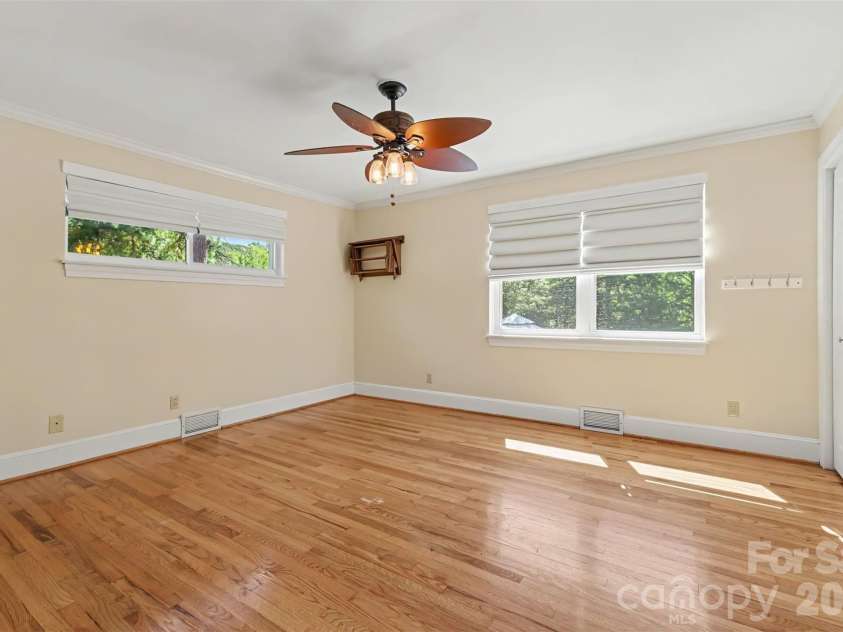 827 Ferndale Drive, Statesville, NC 28677.  MLS# CAR4424302, YatesRealty ID 53596. 