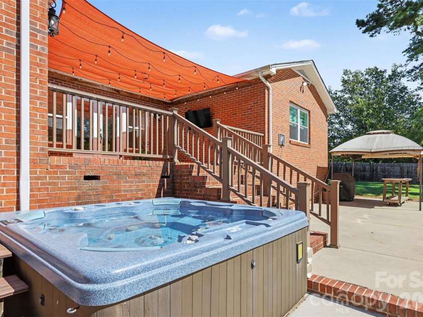 827 Ferndale Drive, Statesville, NC 28677.  MLS# CAR4424302, YatesRealty ID 53596. 