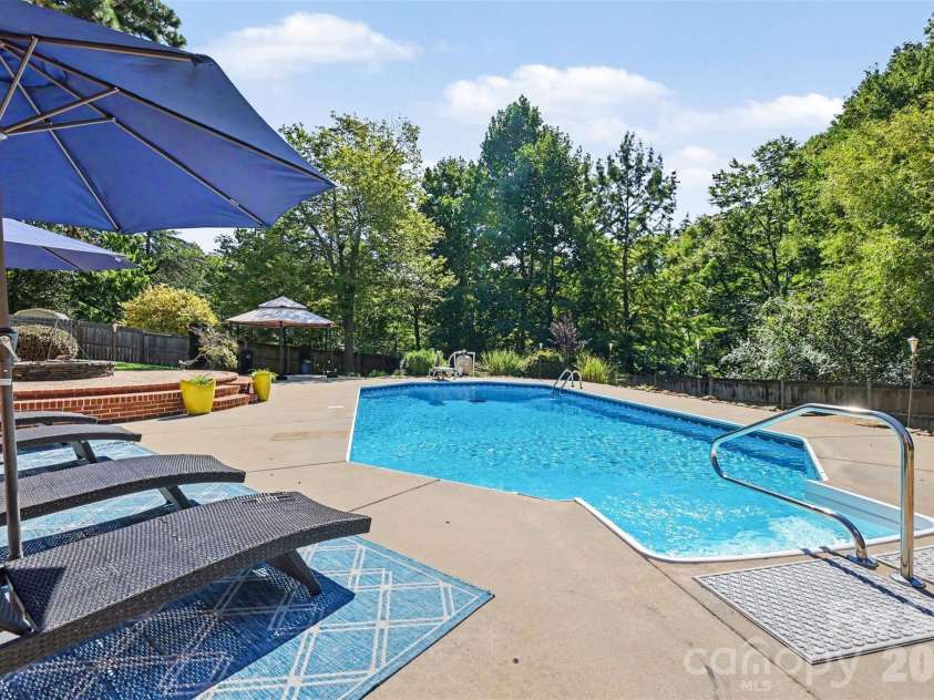 827 Ferndale Drive, Statesville, NC 28677.  MLS# CAR4424302, YatesRealty ID 53596. 