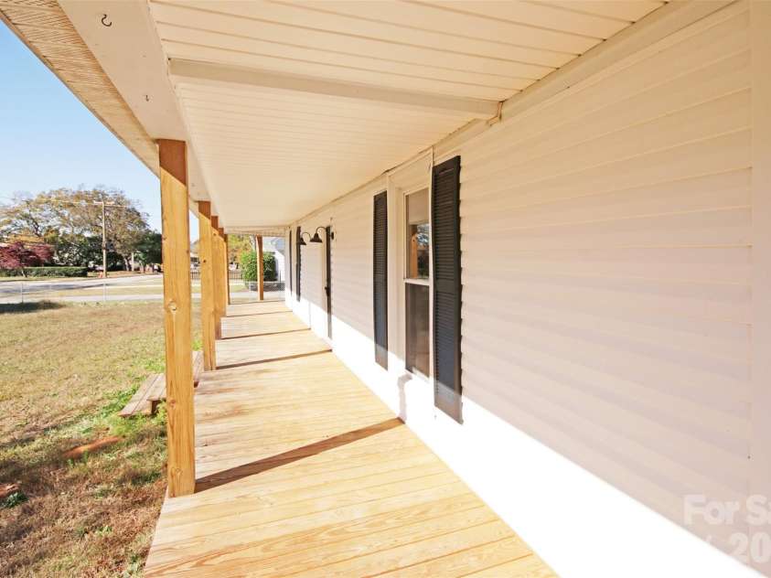 119 Marion Street, Clover, SC 29710.  MLS# CAR4334219, YatesRealty ID 5360. 