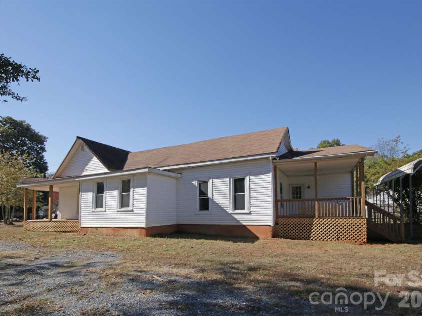 119 Marion Street, Clover, SC 29710.  MLS# CAR4334219, YatesRealty ID 5360. 