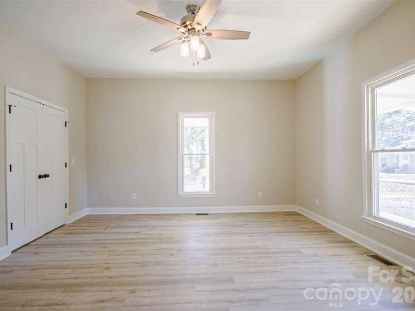 119 Marion Street, Clover, SC 29710.  MLS# CAR4334219, YatesRealty ID 5360. 