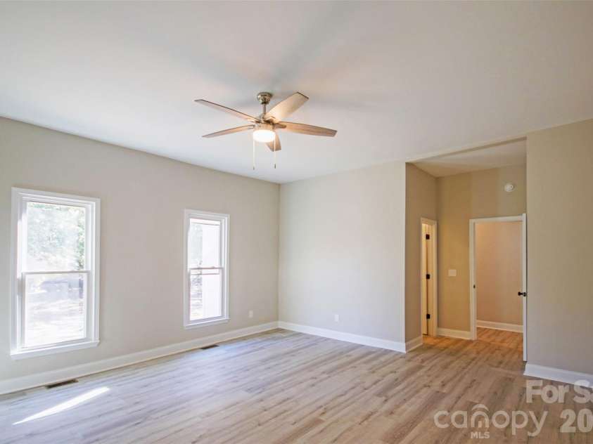 119 Marion Street, Clover, SC 29710.  MLS# CAR4334219, YatesRealty ID 5360. 