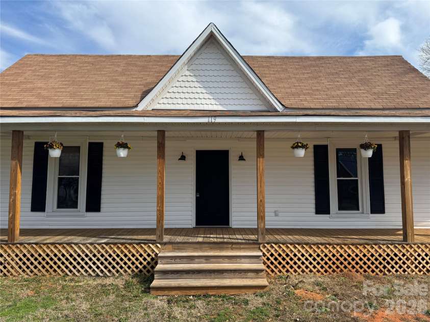 119 Marion Street, Clover, SC 29710.  MLS# CAR4334219, YatesRealty ID 5360. 
