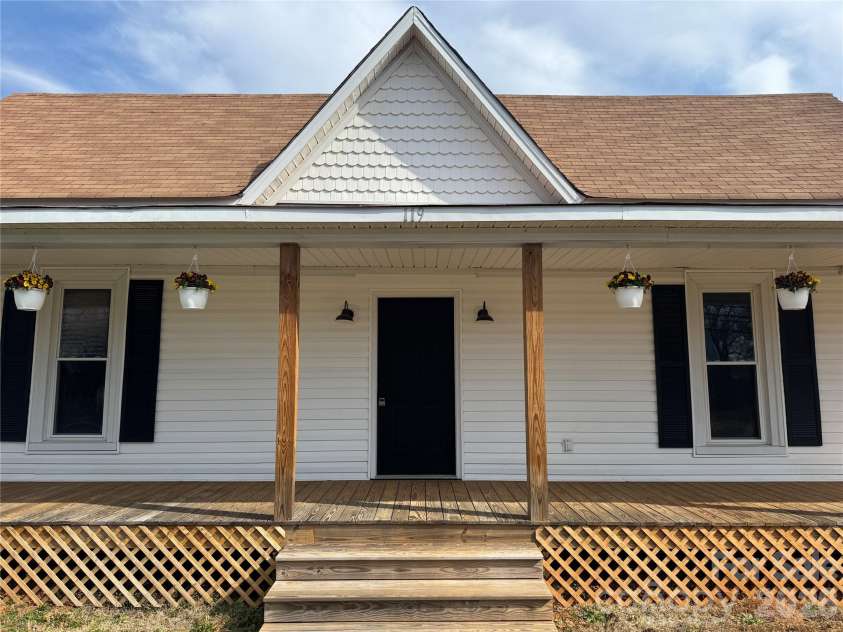 119 Marion Street, Clover, SC 29710.  MLS# CAR4334219, YatesRealty ID 5360. 