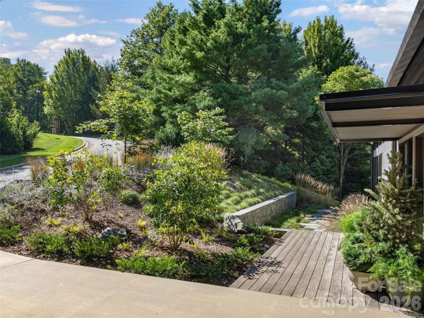 6 Waterside Drive, Asheville, NC 28804.  MLS# CAR4423938, YatesRealty ID 53607. 