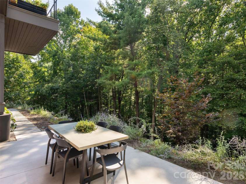 6 Waterside Drive, Asheville, NC 28804.  MLS# CAR4423938, YatesRealty ID 53607. 