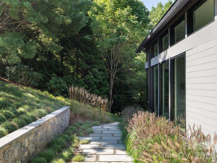 6 Waterside Drive, Asheville, NC 28804.  MLS# CAR4423938, YatesRealty ID 53607. 