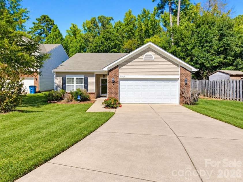 1704 Swan Drive, Charlotte, NC 28216.  MLS# CAR4429559, YatesRealty ID 53612. 