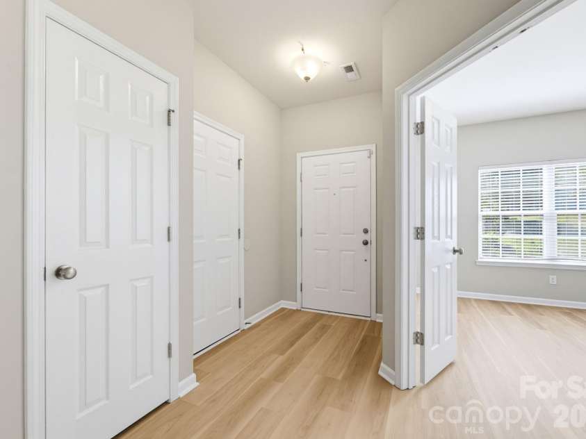 1704 Swan Drive, Charlotte, NC 28216.  MLS# CAR4429559, YatesRealty ID 53612. 